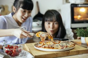 Pizza dla miłośników grzybów – jak połączyć różne gatunki?