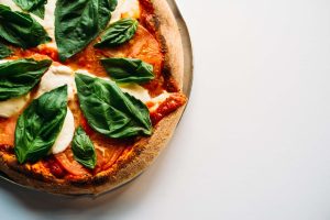 Pizza w stylu Hawajskim – kontrowersyjny smak czy unikalne doświadczenie?