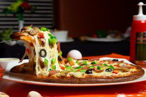 Pizza na cieście z siemieniem lnianym – zdrowa i lekka alternatywa na obiad